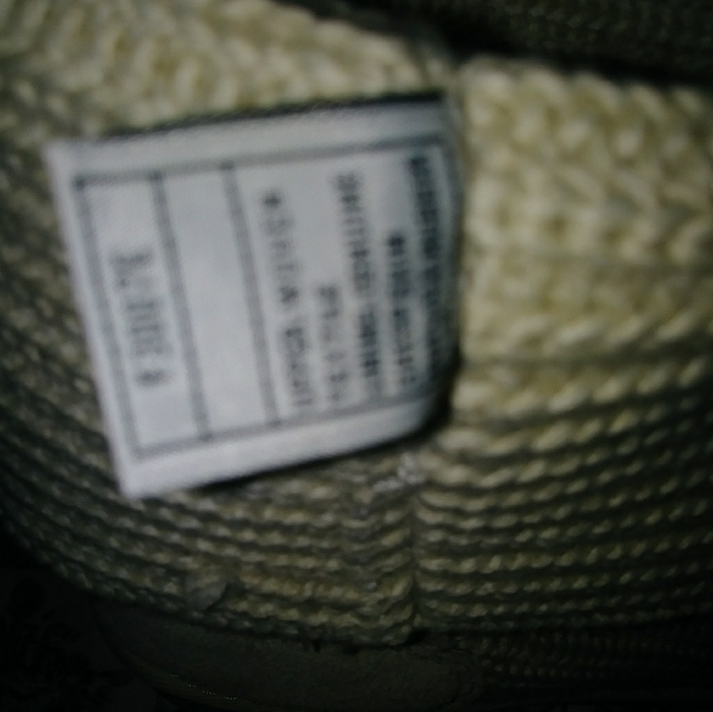 UGG - Picture 8 of 8